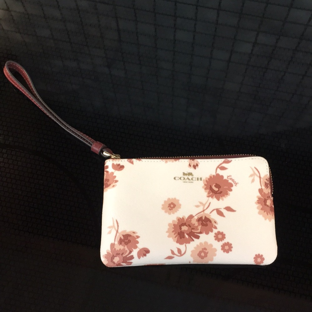 🌺NWOT Coach Leather Wristlet!🌸